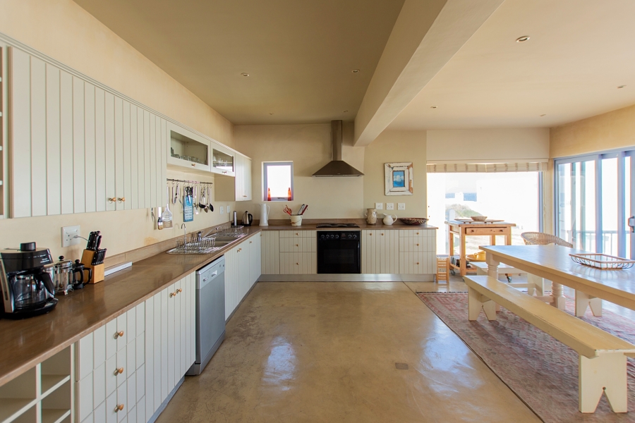 6 Bedroom Property for Sale in Paradise Beach Western Cape